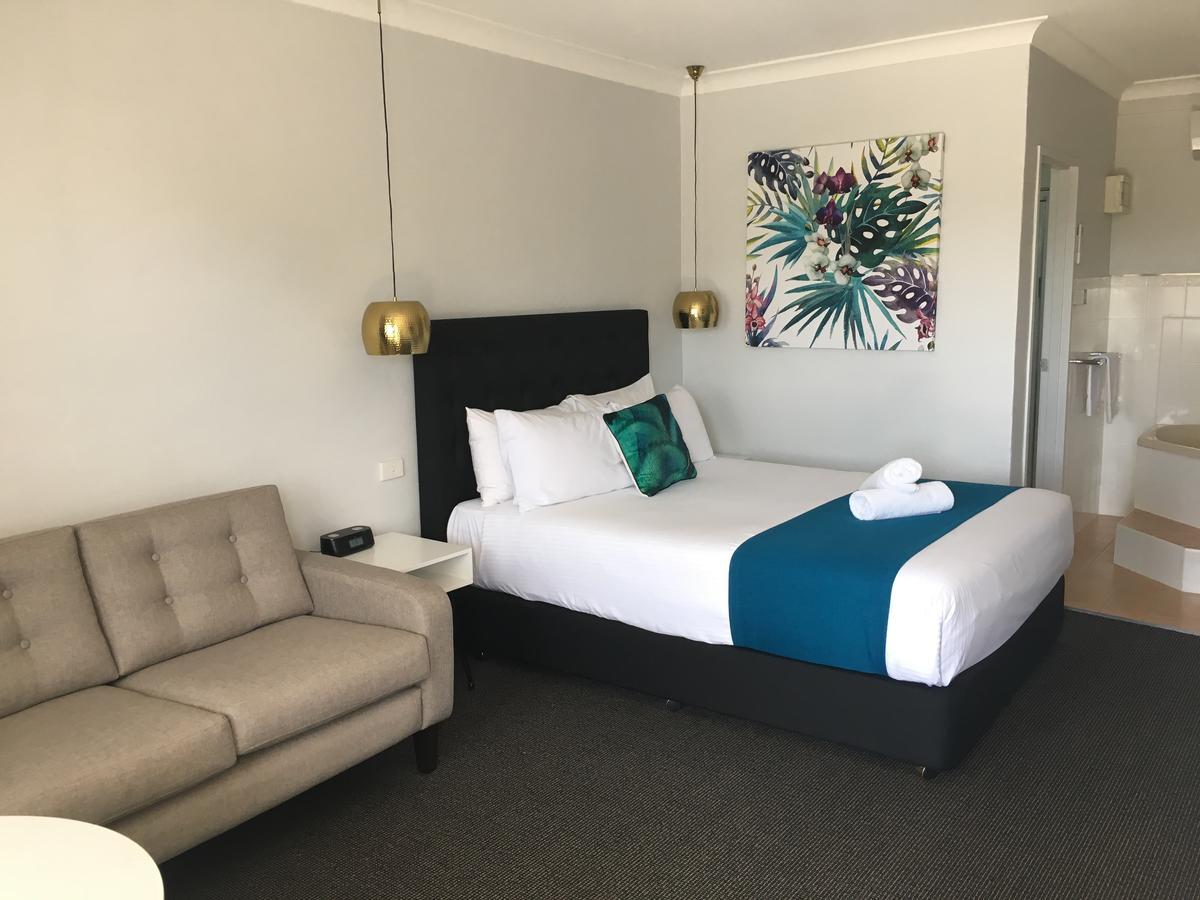 Araluen Motor 3*