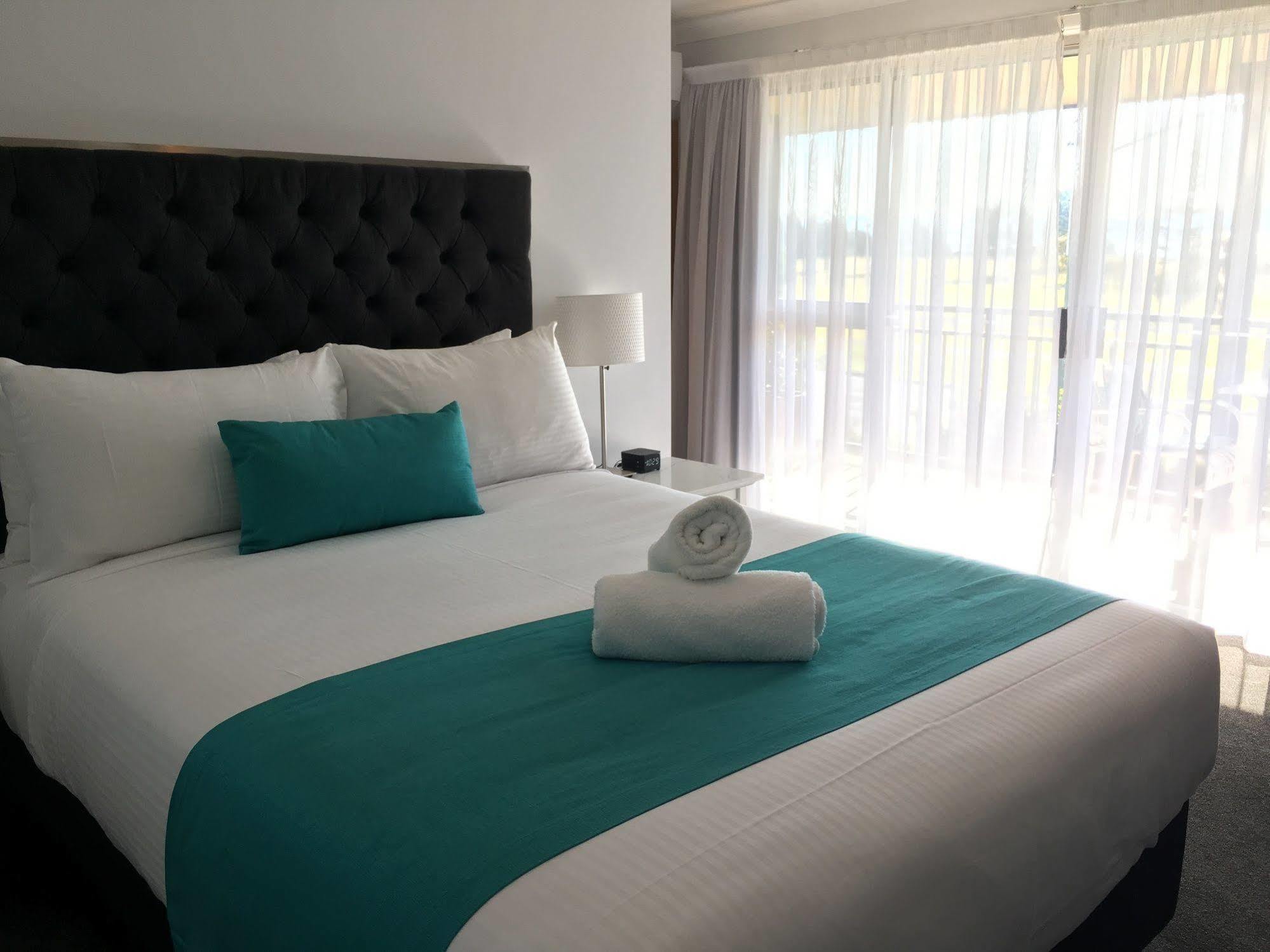 Araluen Motor 3*
